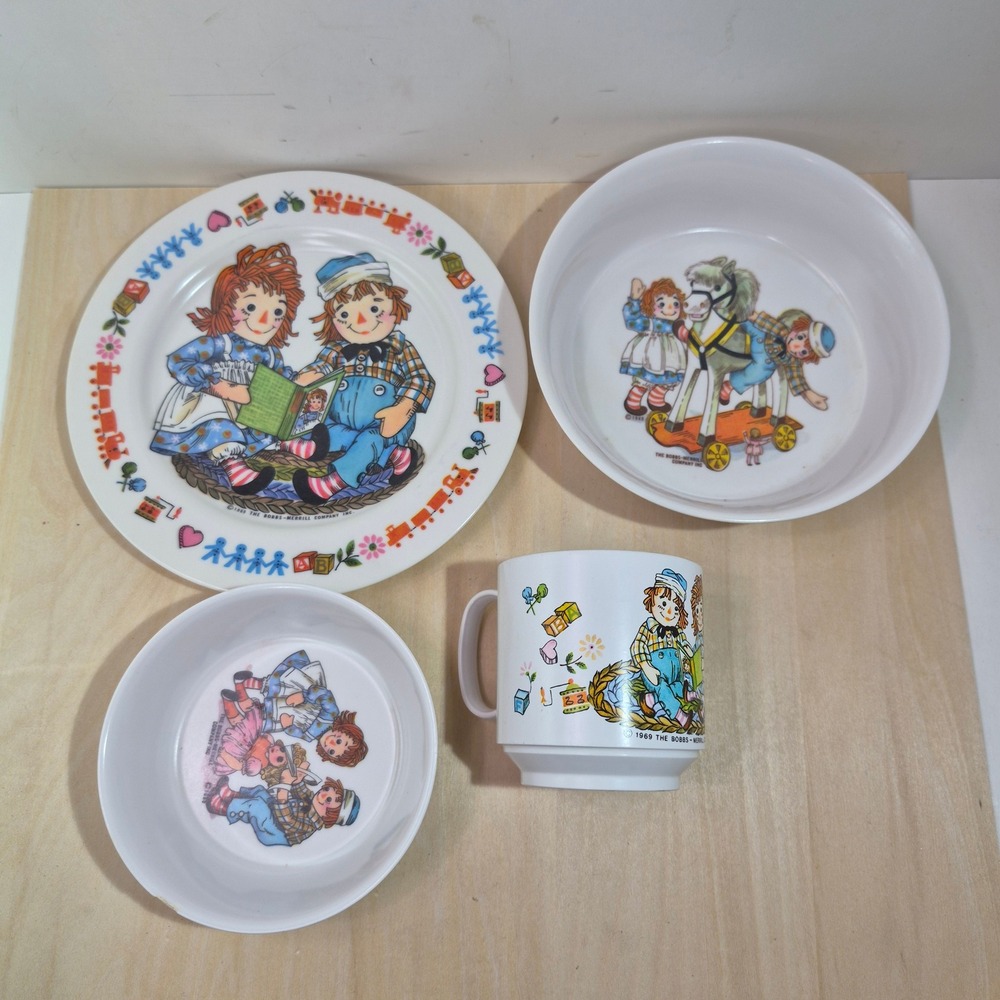 Vintage Raggedy Ann and Andy Melamine Dinnerware‎ Set 4 Pieces Kids